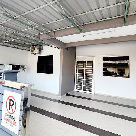 BK House Melaka Villa Bagian luar foto